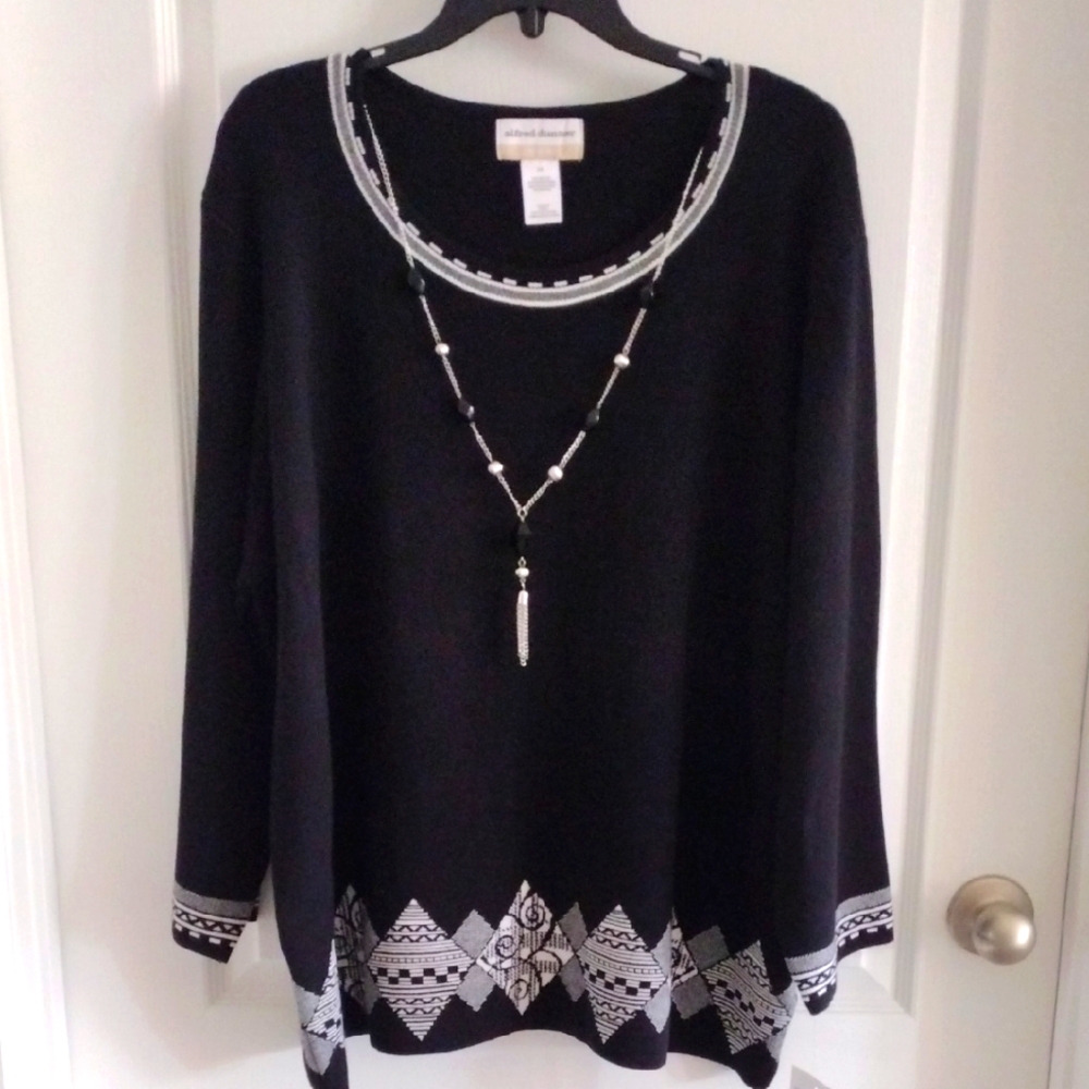 Alfred Dunner Black Sweater With Detachable Necklace. Size 2X